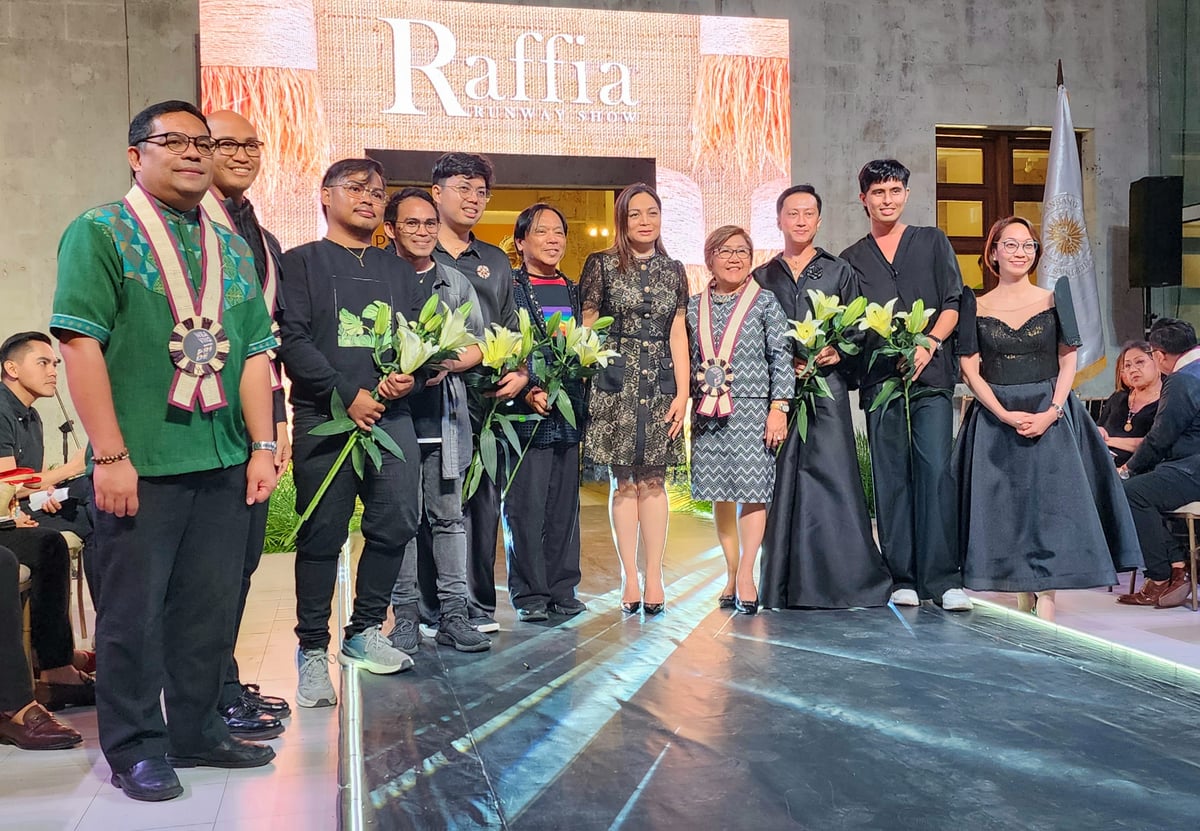 The designers with Tagbilaran City Mayor Jane Yap; Bohol provincial administrator Asteria Caberte; Jorell Legaspi, NMP deputy director-general for Museums; Cecilia. U. Tirol, NMP director for Visayas; and Arvin Villalon, NMP director for Mindanao and NCCA commissioner of the arts.